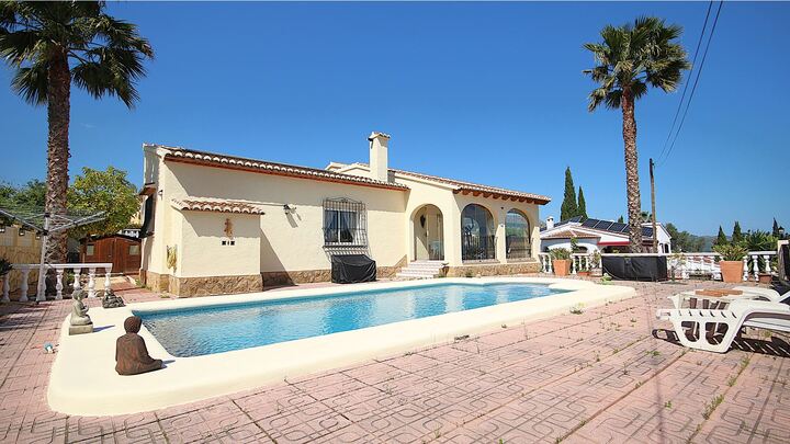 Mooie familievilla te koop in Orba, Villa Shaima