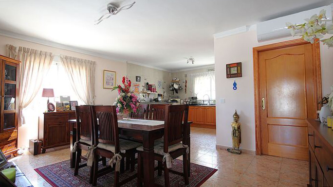 Mooie familievilla te koop in Orba, Villa Shaima