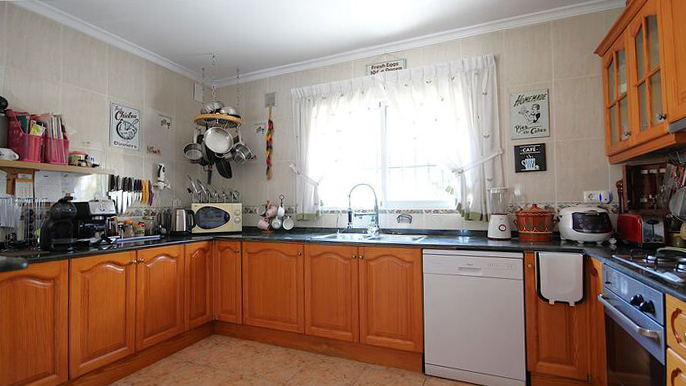 Mooie familievilla te koop in Orba, Villa Shaima