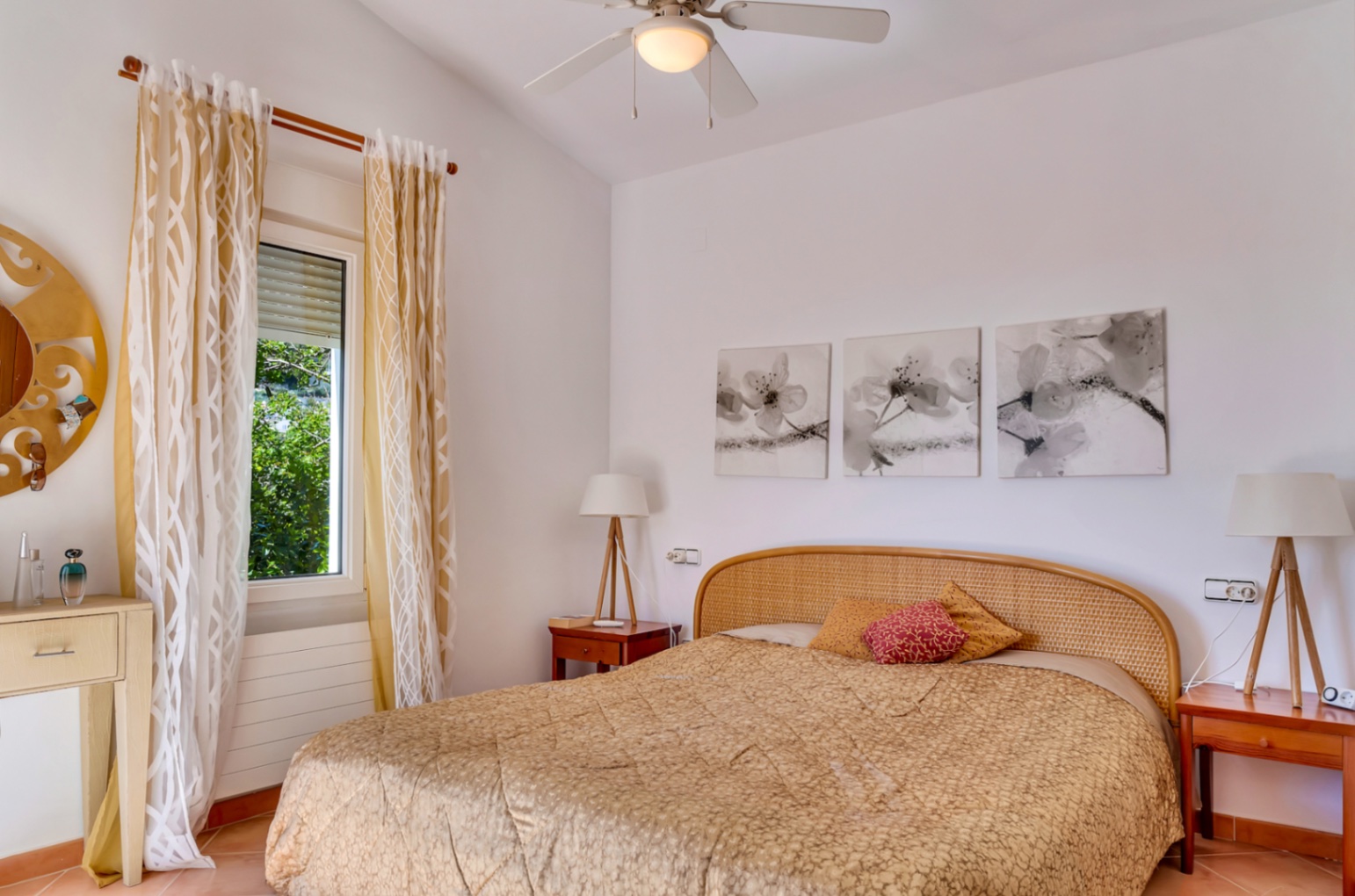Mediterrane villa met zeezicht gastenstudio in Benissa, Villa Enola