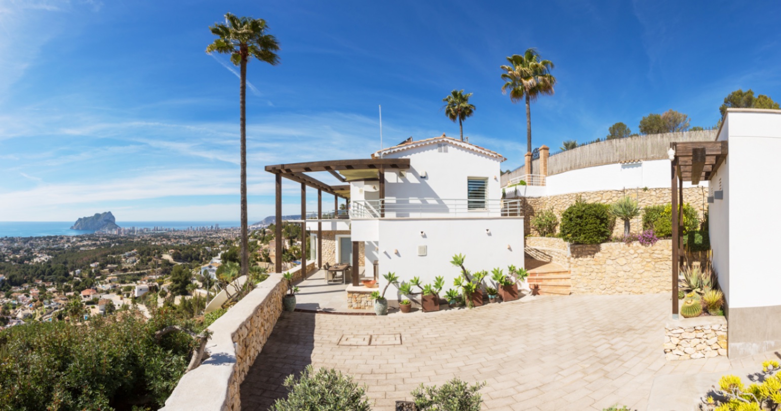 Luxe villa in traditionele stijl met panoramisch uitzicht op zee in Benissa Costa, Villa Ruth