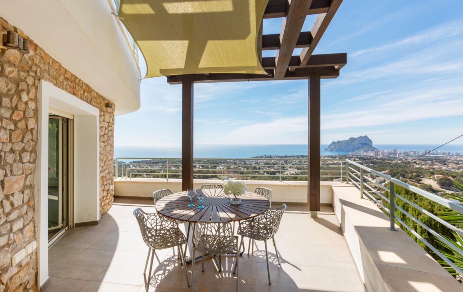 Luxe villa in traditionele stijl met panoramisch uitzicht op zee in Benissa Costa, Villa Ruth