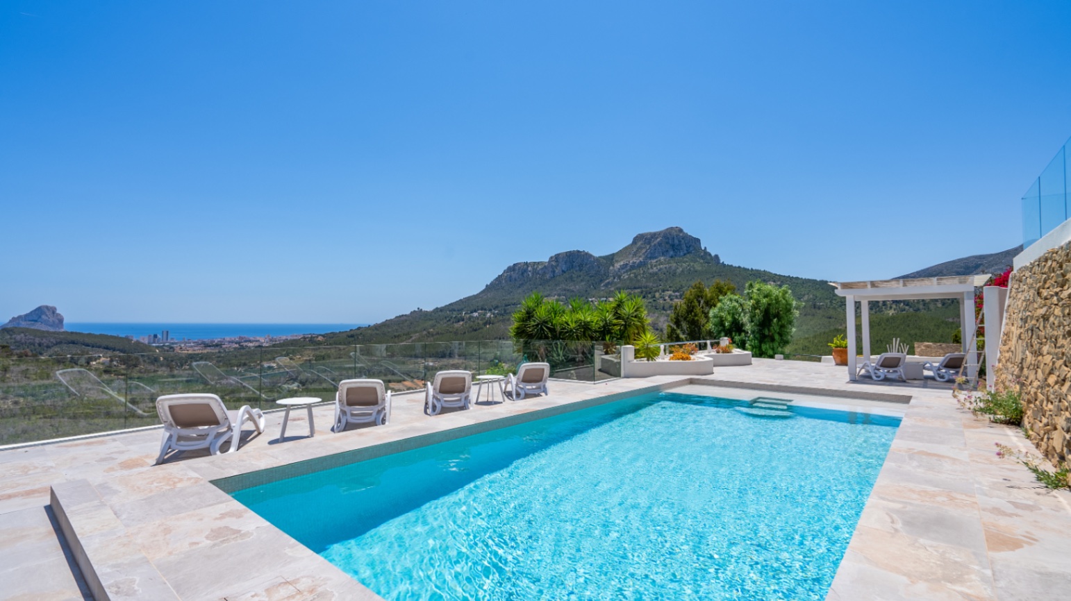 3054 - A modern finca with stunning views, Finca Ruby