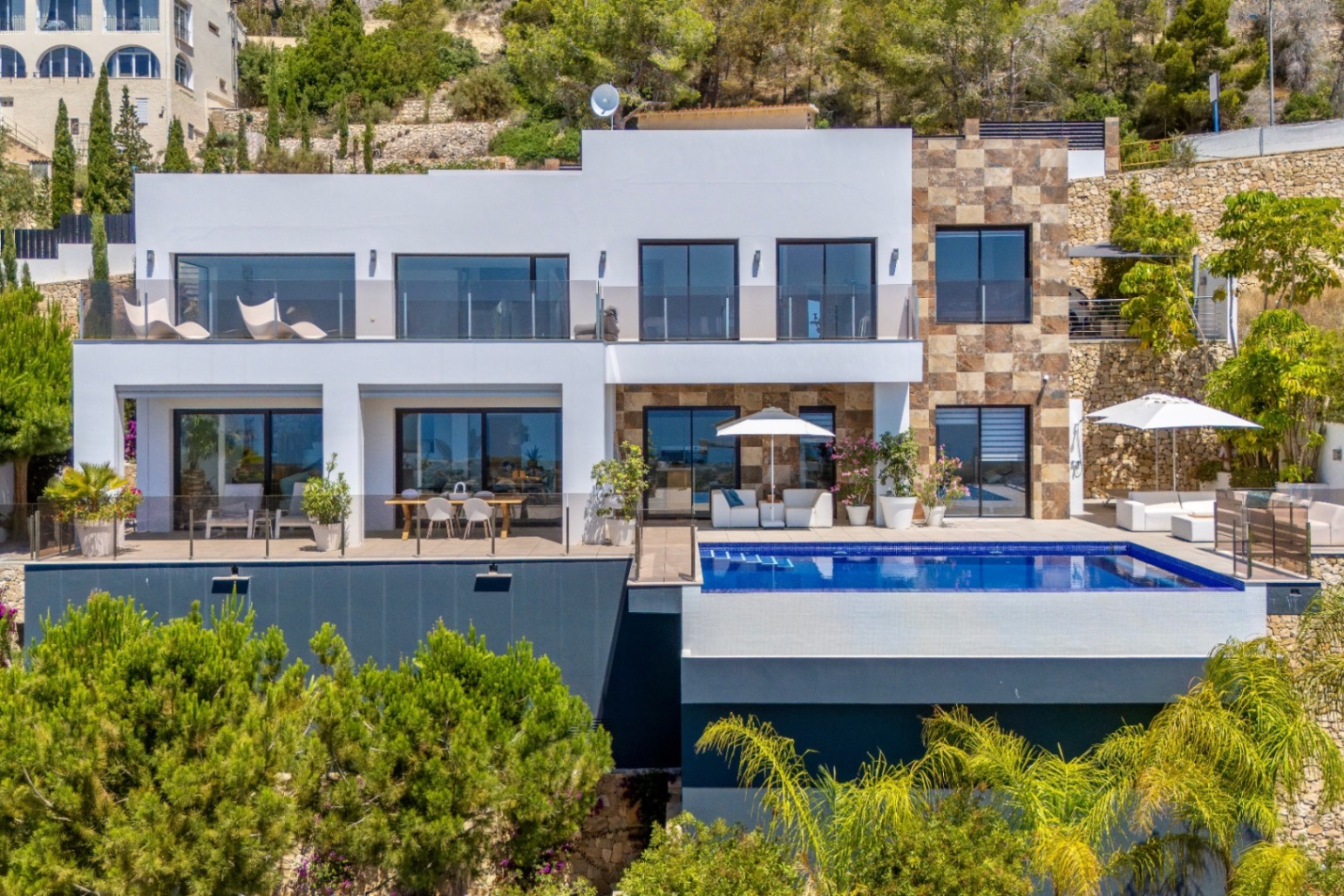 Villa op een heuveltop in Benissa met panoramisch uitzicht op zee, Villa Ionelia