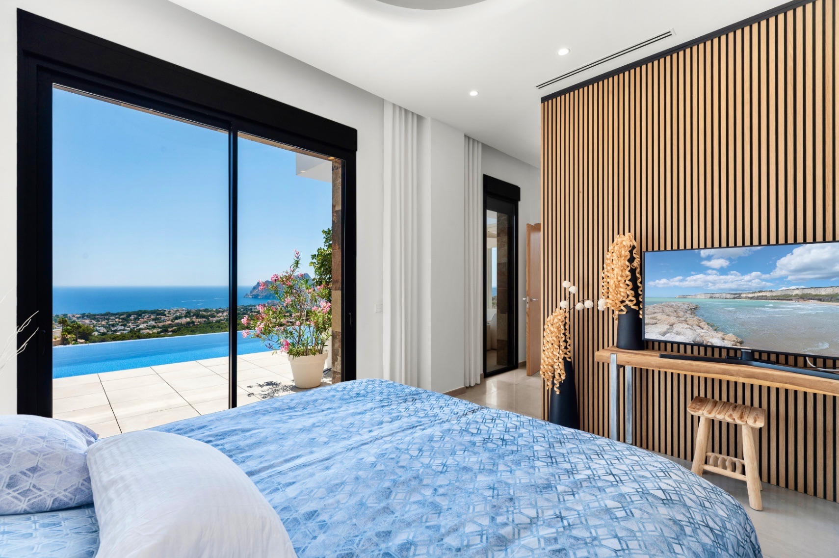 Villa op een heuveltop in Benissa met panoramisch uitzicht op zee, Villa Ionelia