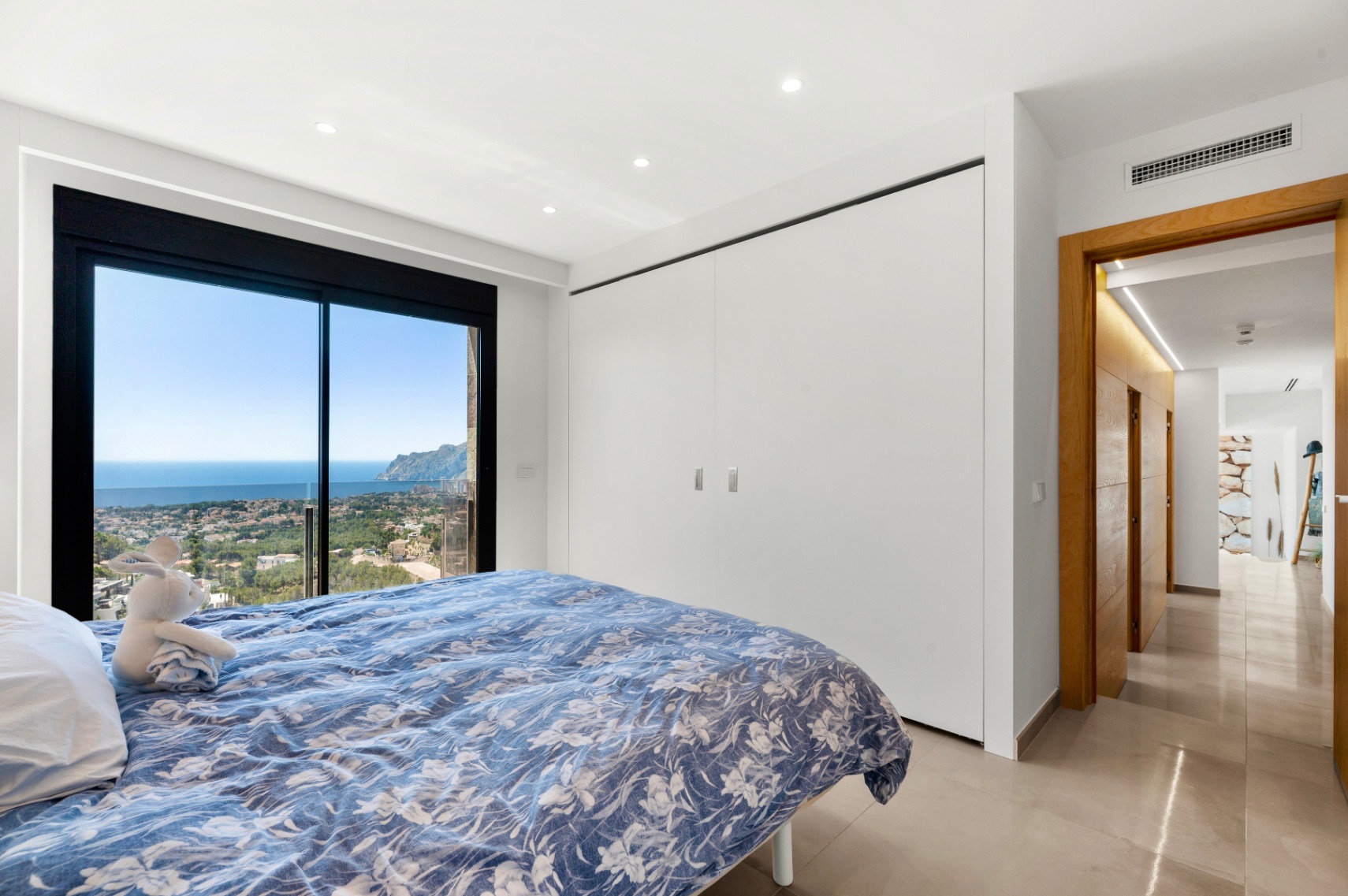Villa op een heuveltop in Benissa met panoramisch uitzicht op zee, Villa Ionelia