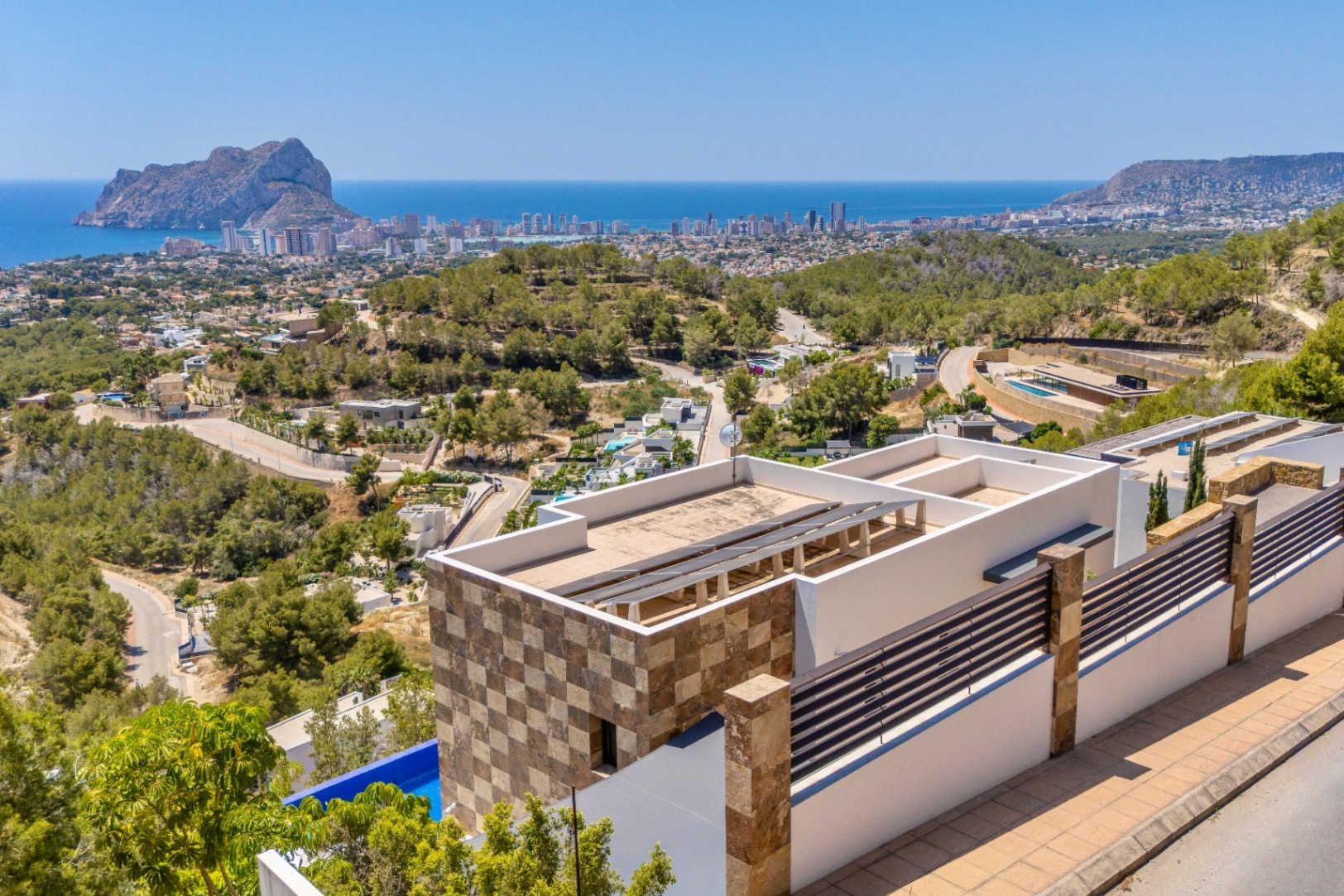 Villa op een heuveltop in Benissa met panoramisch uitzicht op zee, Villa Ionelia