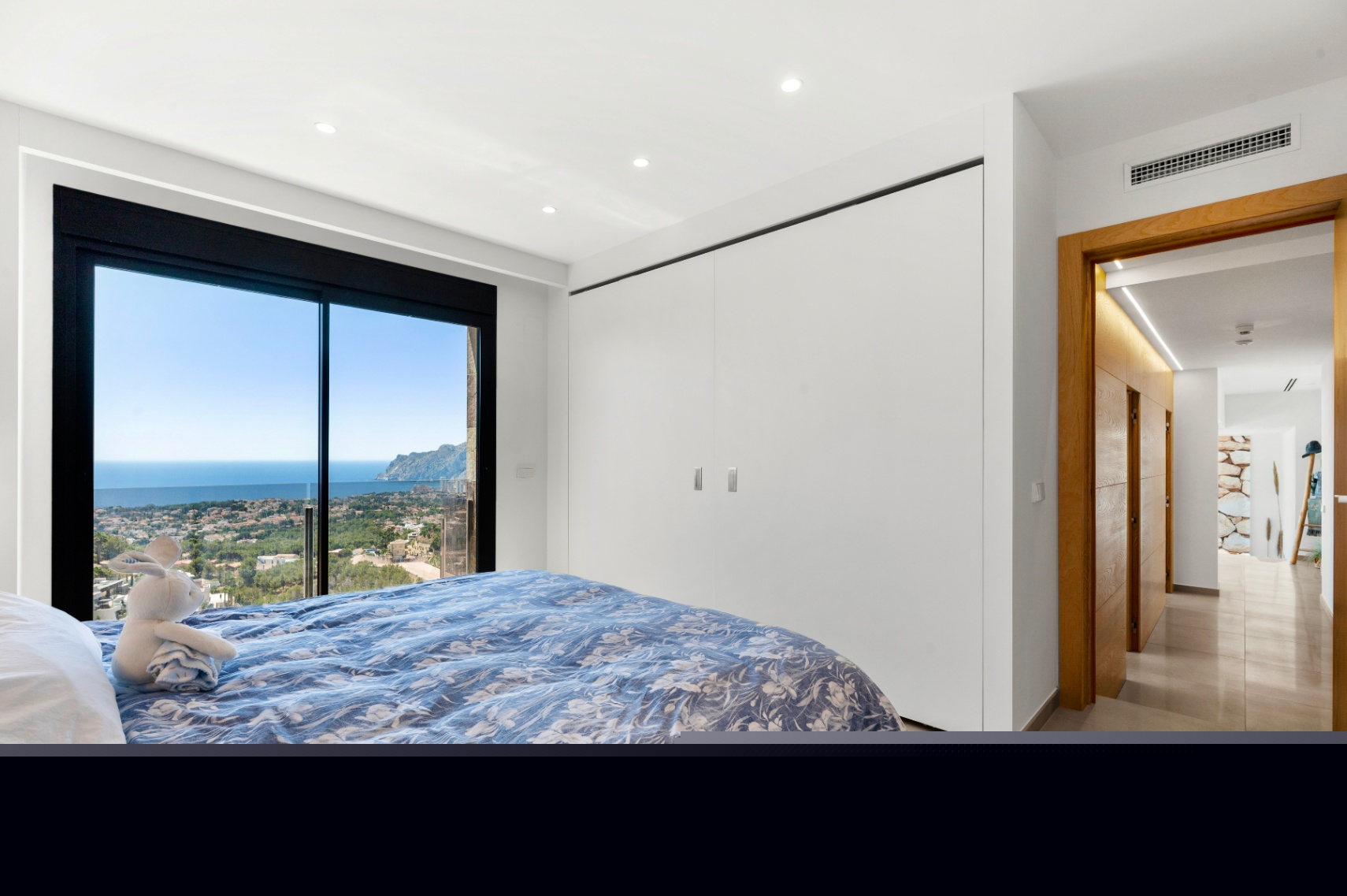 Villa op een heuveltop in Benissa met panoramisch uitzicht op zee, Villa Ionelia