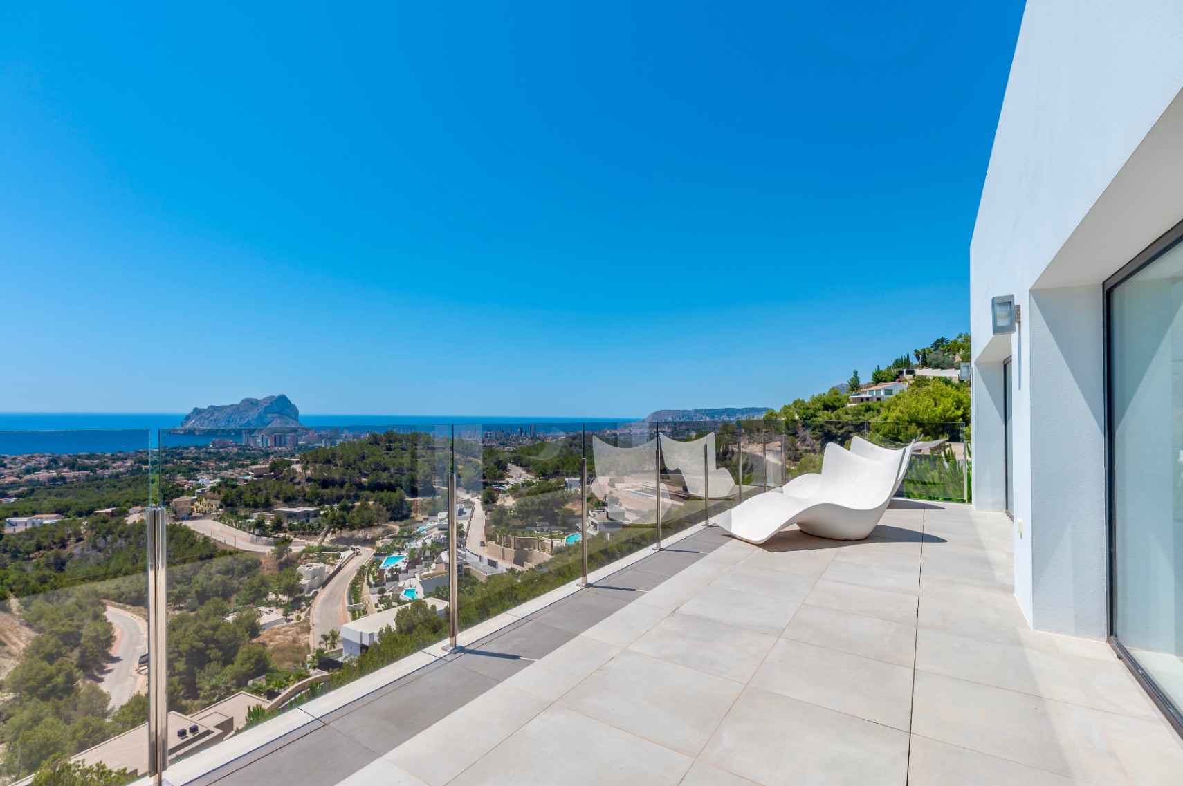 Villa op een heuveltop in Benissa met panoramisch uitzicht op zee, Villa Ionelia