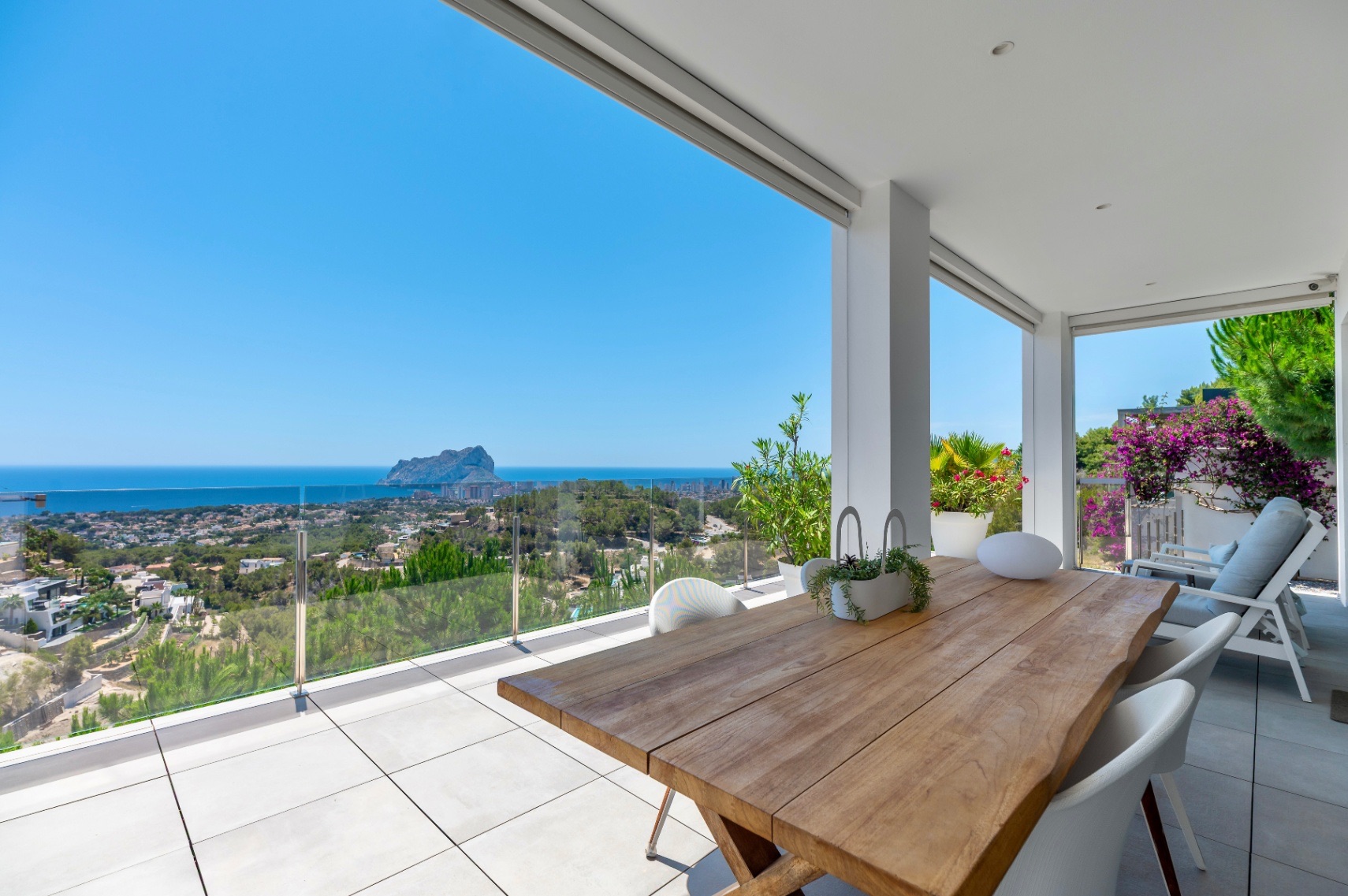 Villa op een heuveltop in Benissa met panoramisch uitzicht op zee, Villa Ionelia