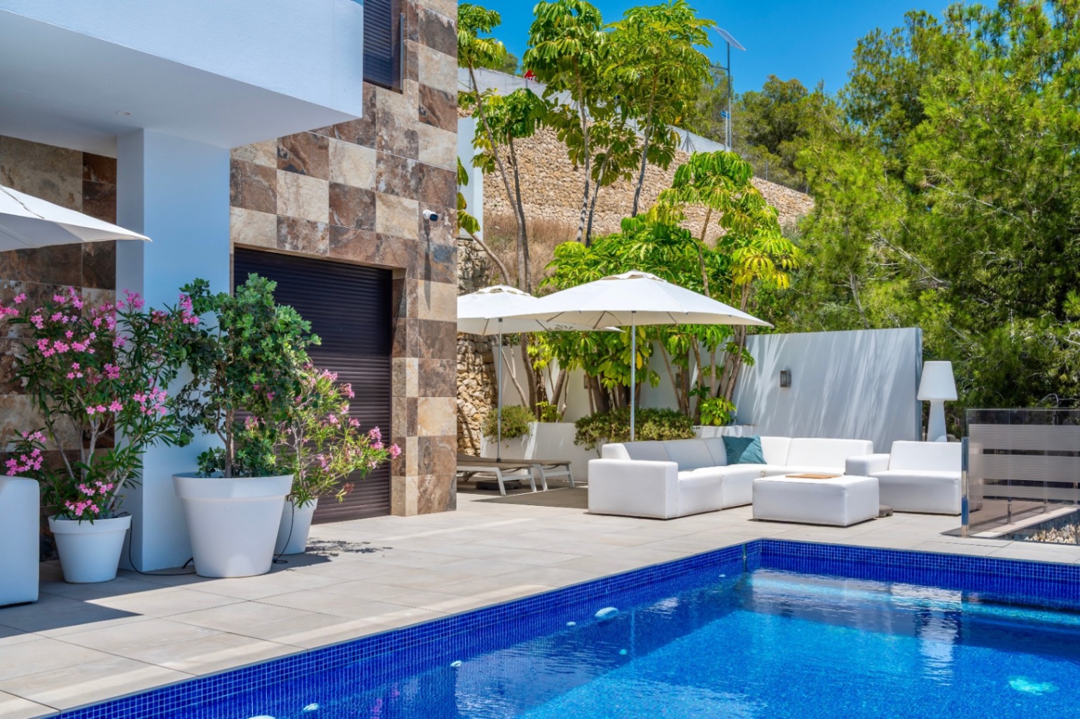 Villa op een heuveltop in Benissa met panoramisch uitzicht op zee, Villa Ionelia