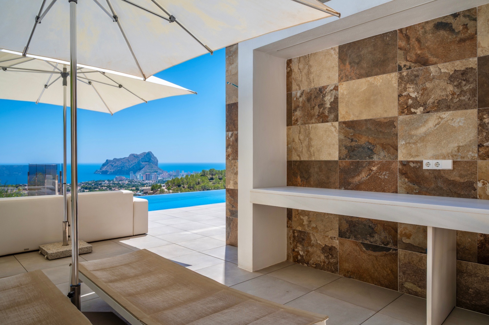 Villa op een heuveltop in Benissa met panoramisch uitzicht op zee, Villa Ionelia