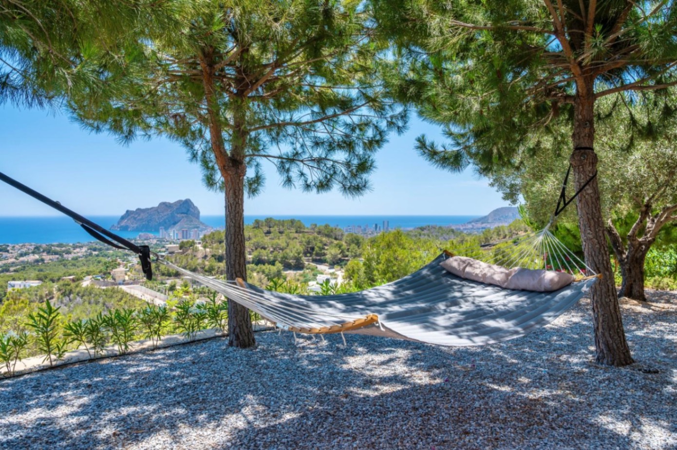 Villa op een heuveltop in Benissa met panoramisch uitzicht op zee, Villa Ionelia