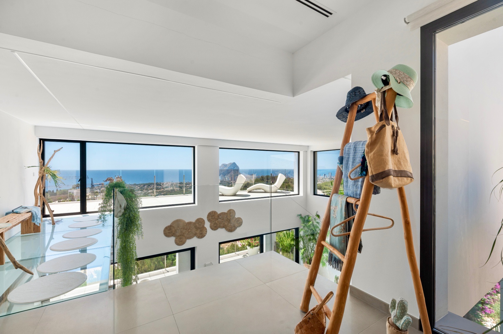 Villa op een heuveltop in Benissa met panoramisch uitzicht op zee, Villa Ionelia