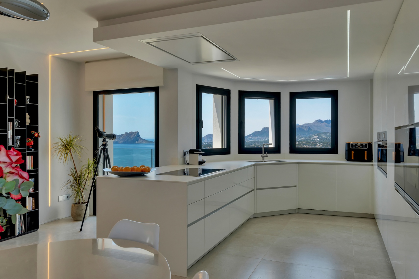 Villa met panoramische uitzichten te koop boven El Portet, Moraira, Villa Aileen