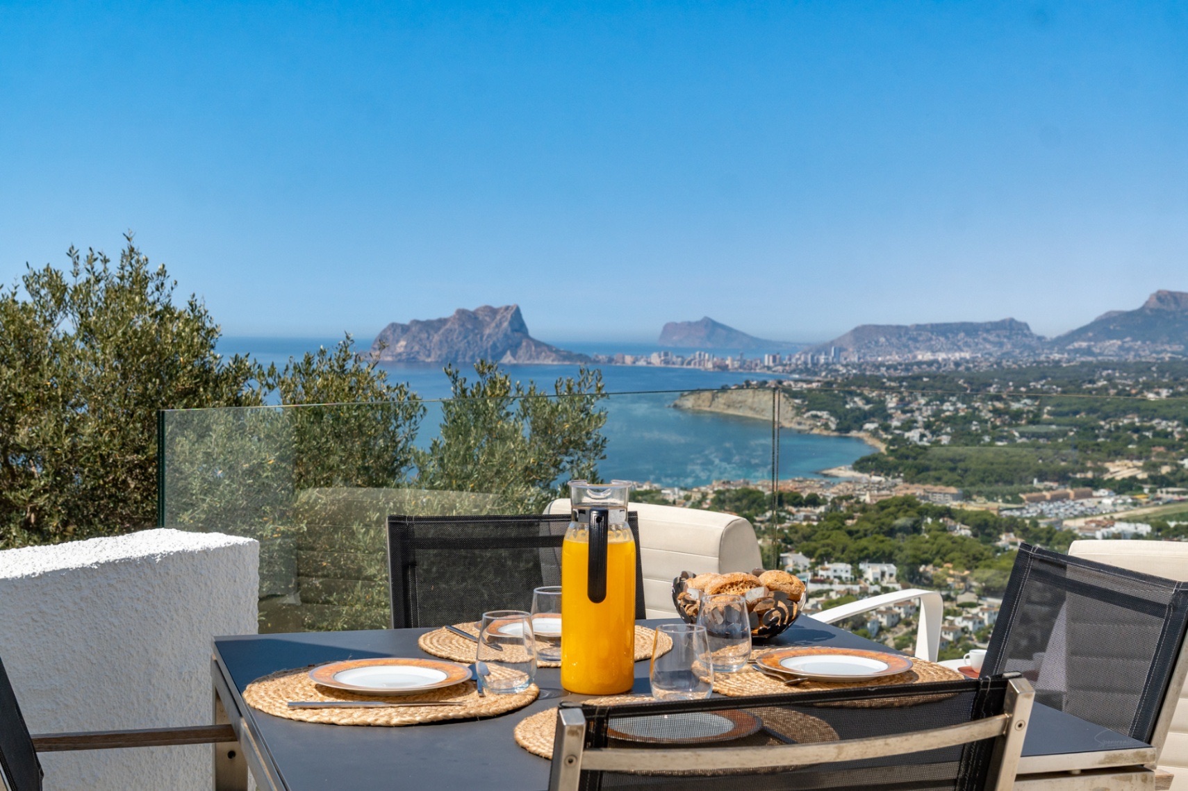 Villa met panoramische uitzichten te koop boven El Portet, Moraira, Villa Aileen