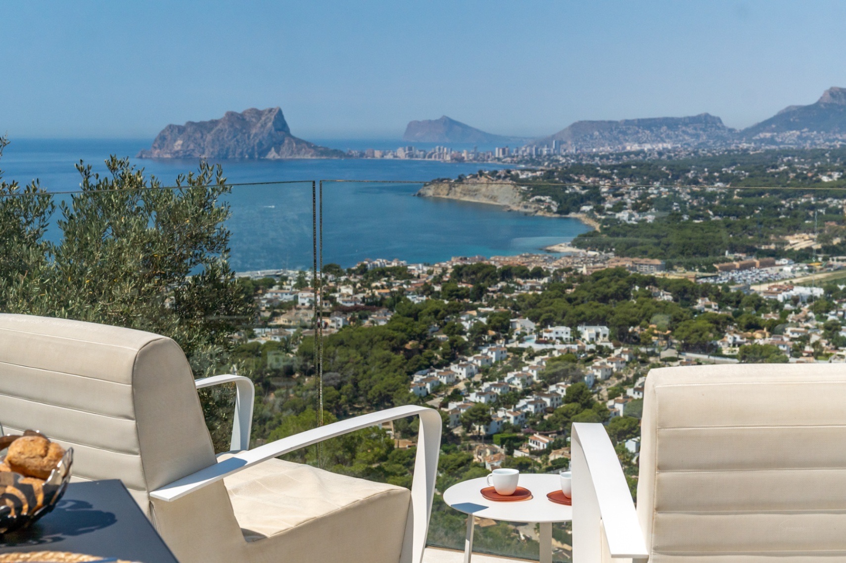 Villa met panoramische uitzichten te koop boven El Portet, Moraira, Villa Aileen