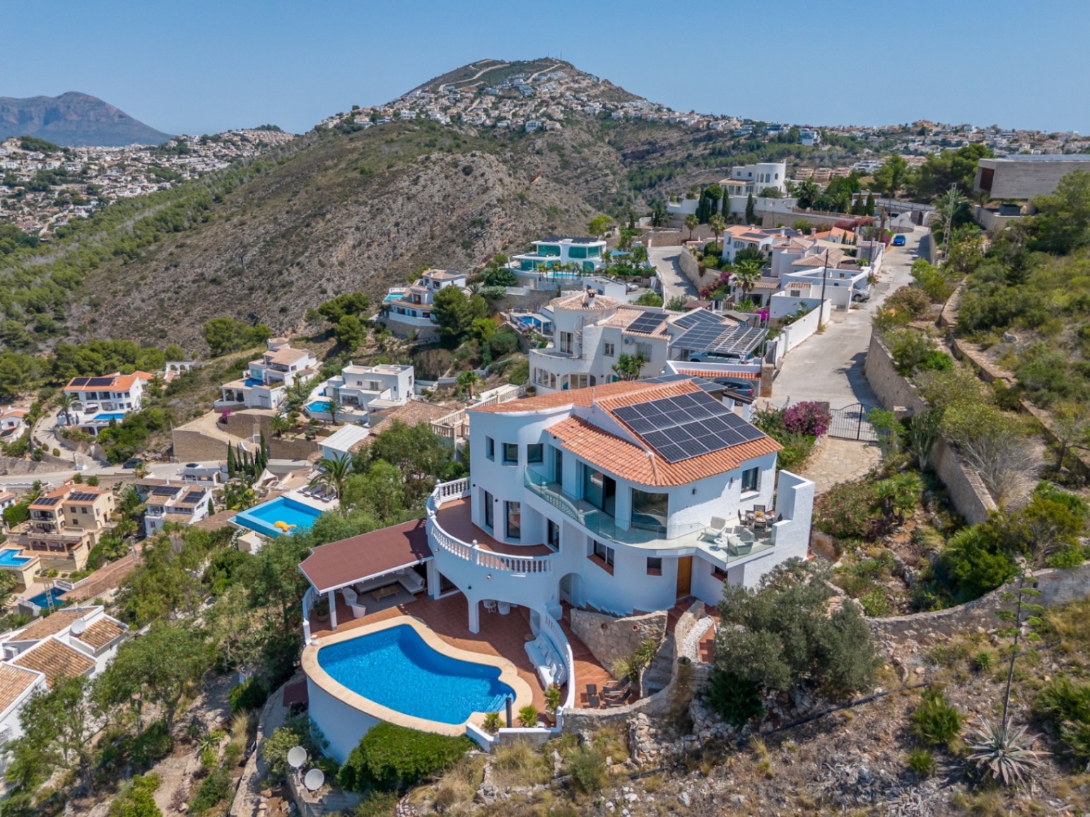 Villa met panoramische uitzichten te koop boven El Portet, Moraira, Villa Aileen