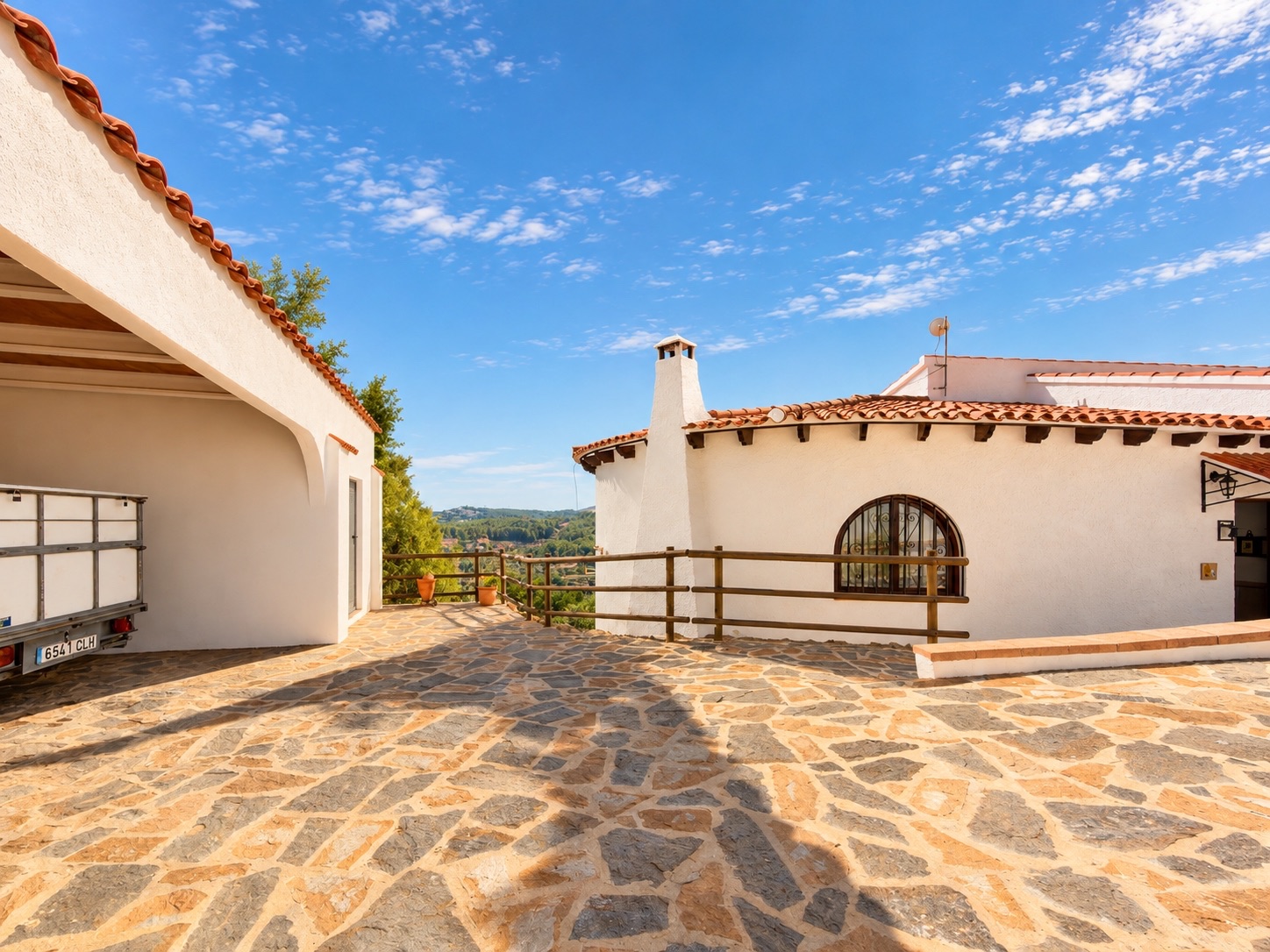 Vrijstaande villa met panoramisch uitzicht op de bergen en richting zee, Villa Cheyenne