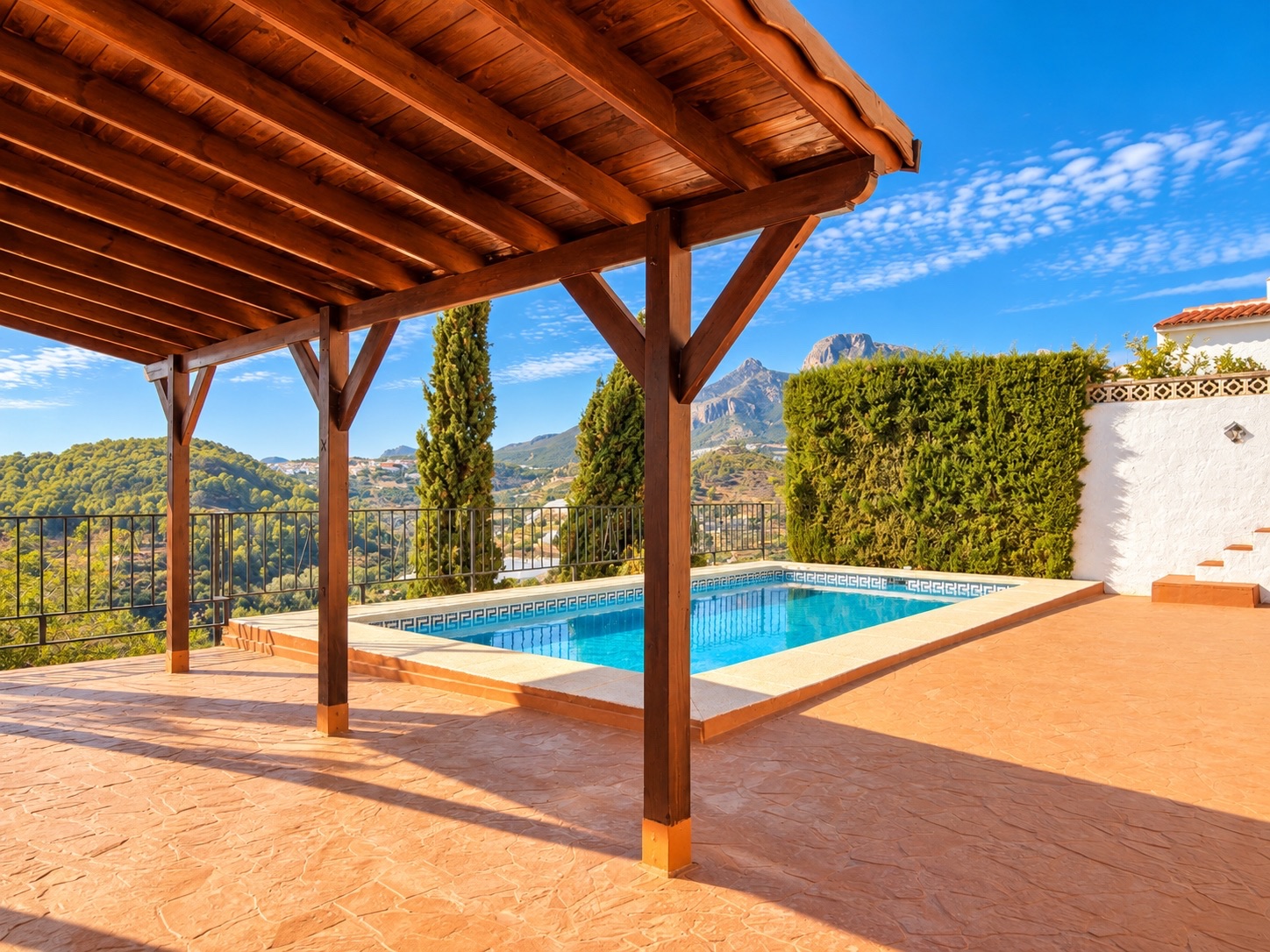 Vrijstaande villa met panoramisch uitzicht op de bergen en richting zee, Villa Cheyenne