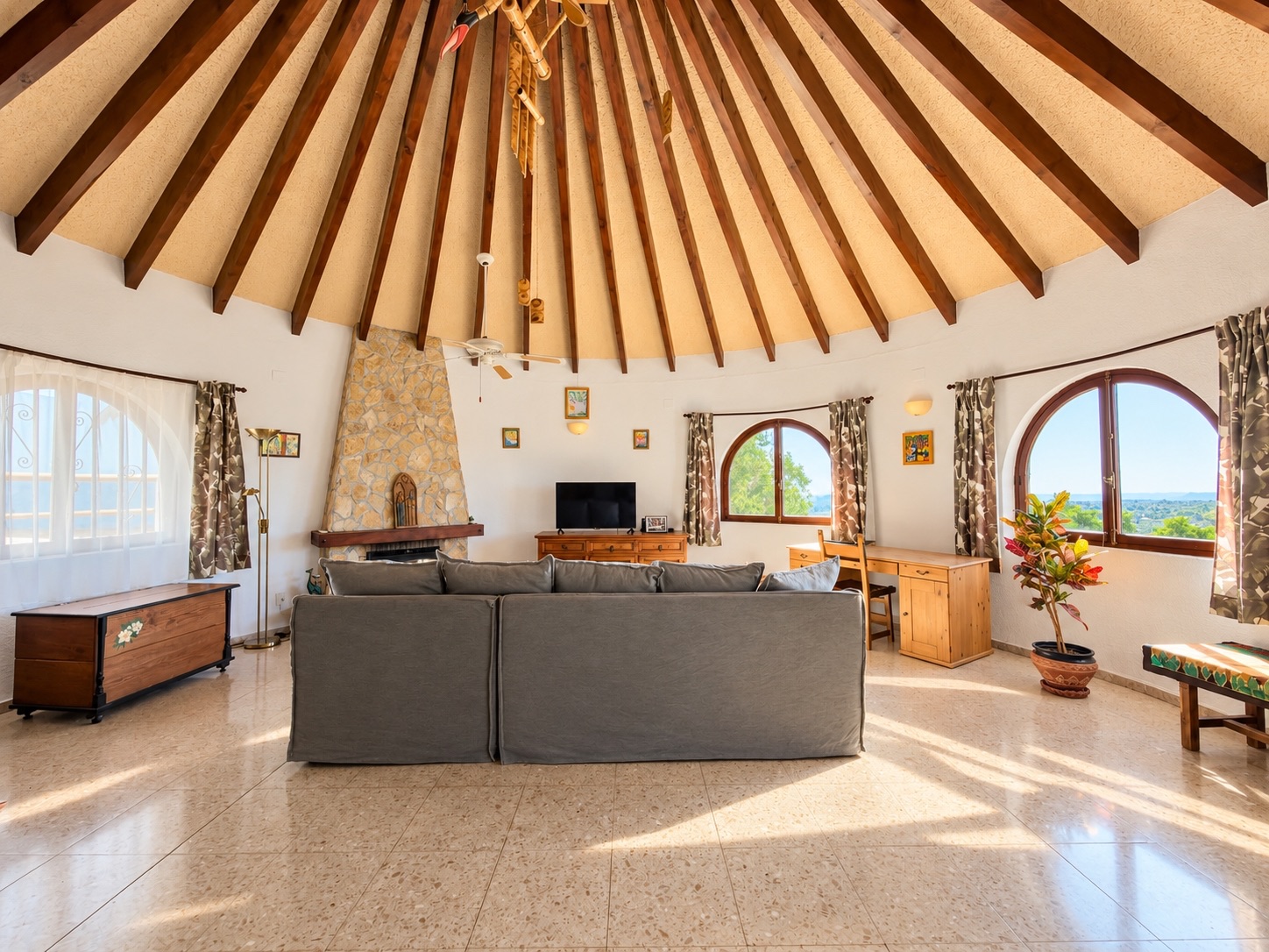 Vrijstaande villa met panoramisch uitzicht op de bergen en richting zee, Villa Cheyenne