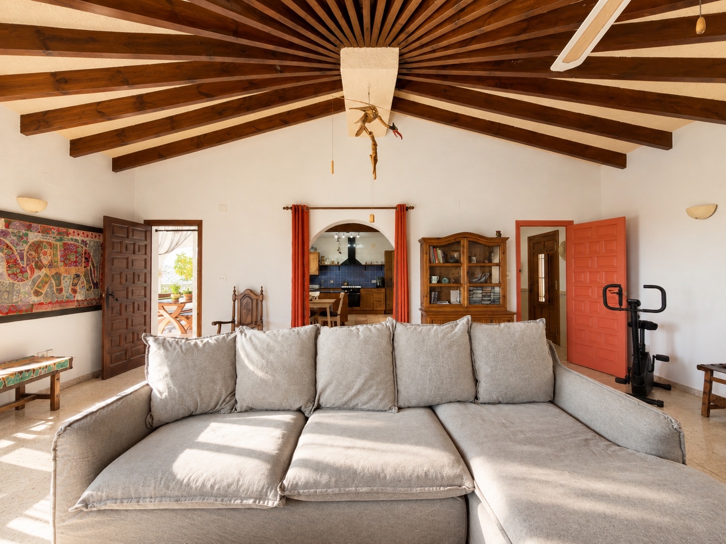 Vrijstaande villa met panoramisch uitzicht op de bergen en richting zee, Villa Cheyenne
