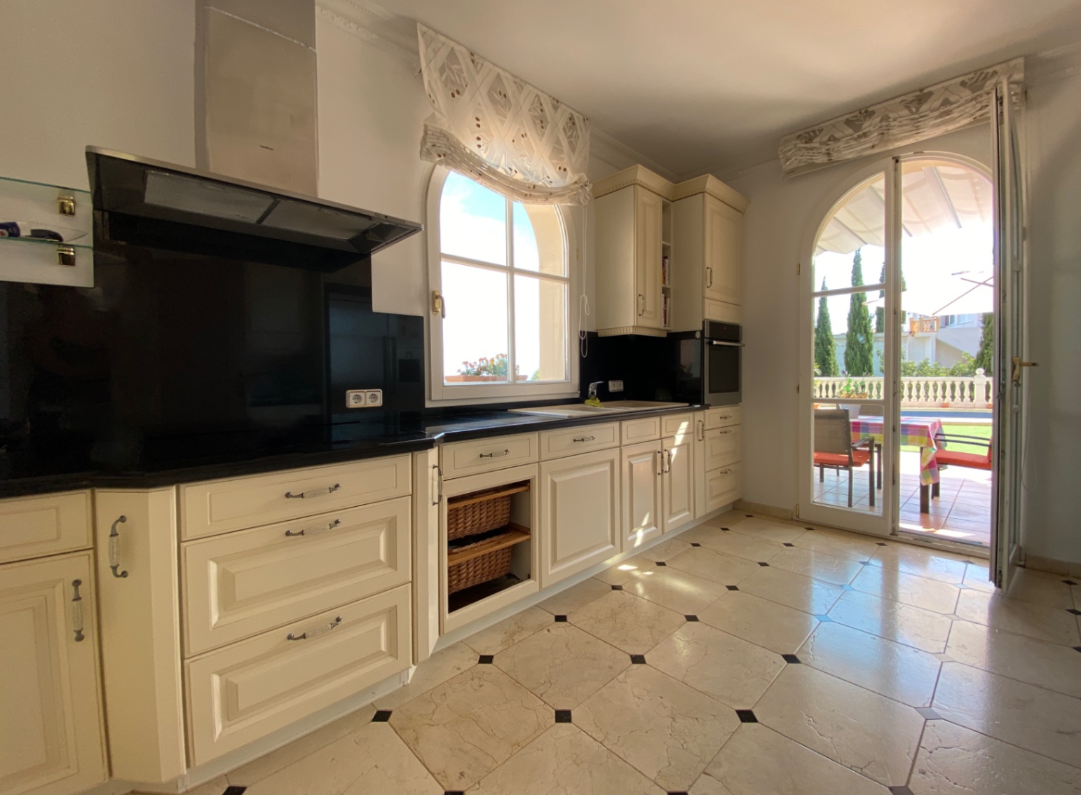 5024 - Very spacious classic villa for sale in La Sella, Villa Manila.
