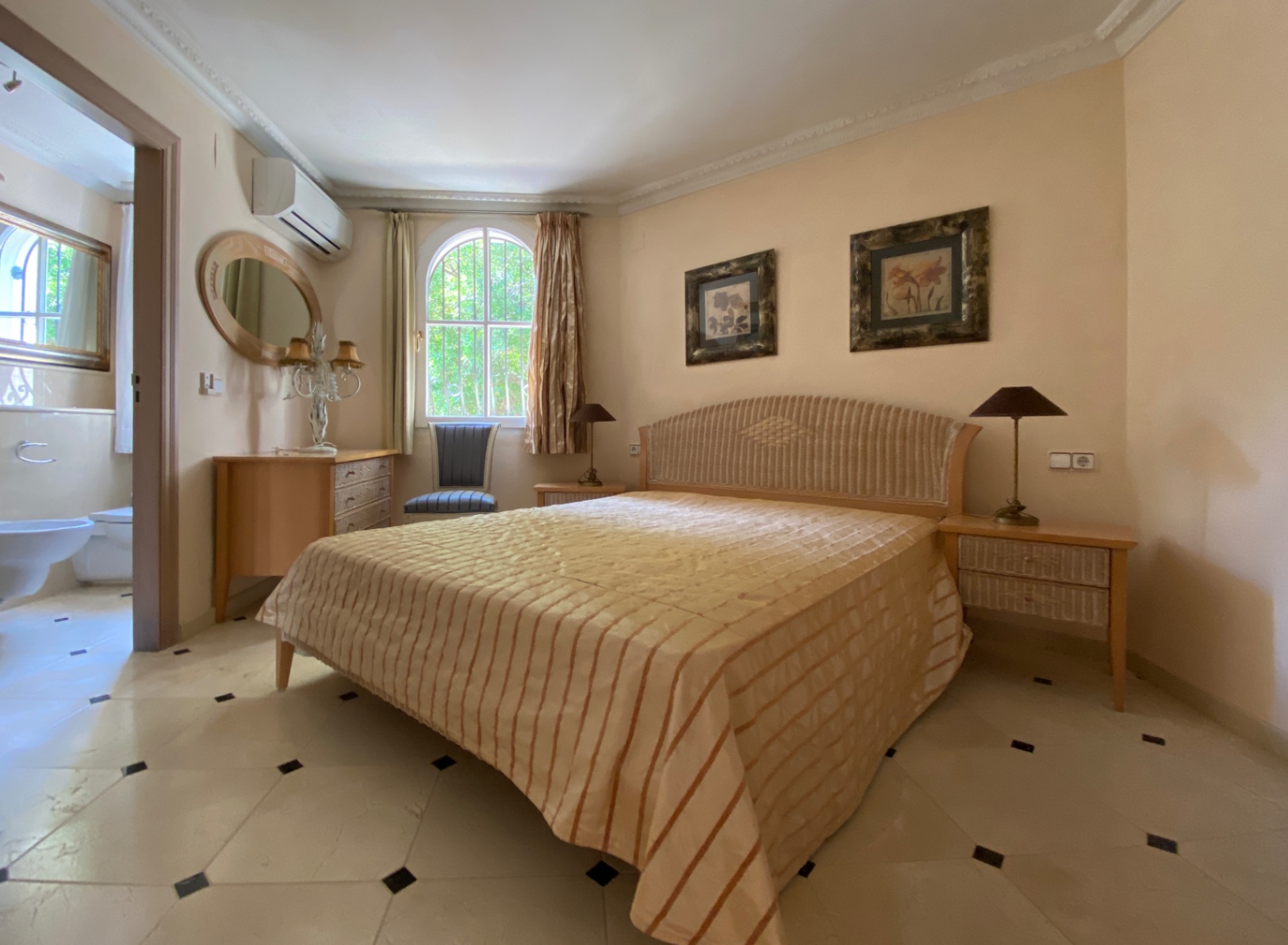 5024 - Very spacious classic villa for sale in La Sella, Villa Manila.